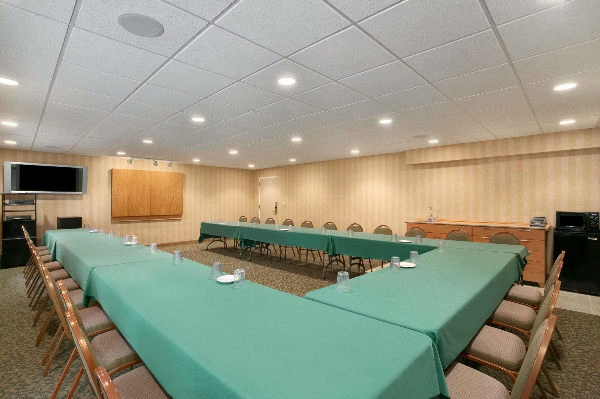 Hotel Clarion Pointe Rhinelander Downtown Zewnętrze zdjęcie
